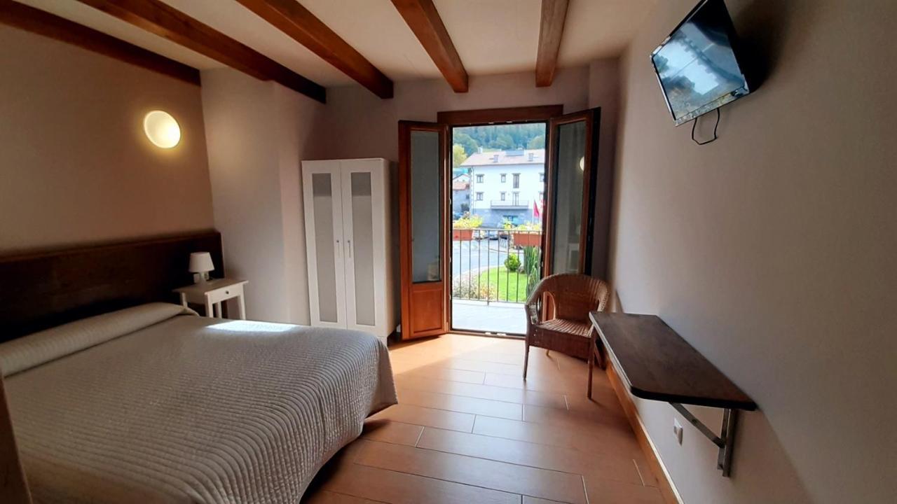 Hostal-Cicloturismo Lopenea Лейца Екстериор снимка