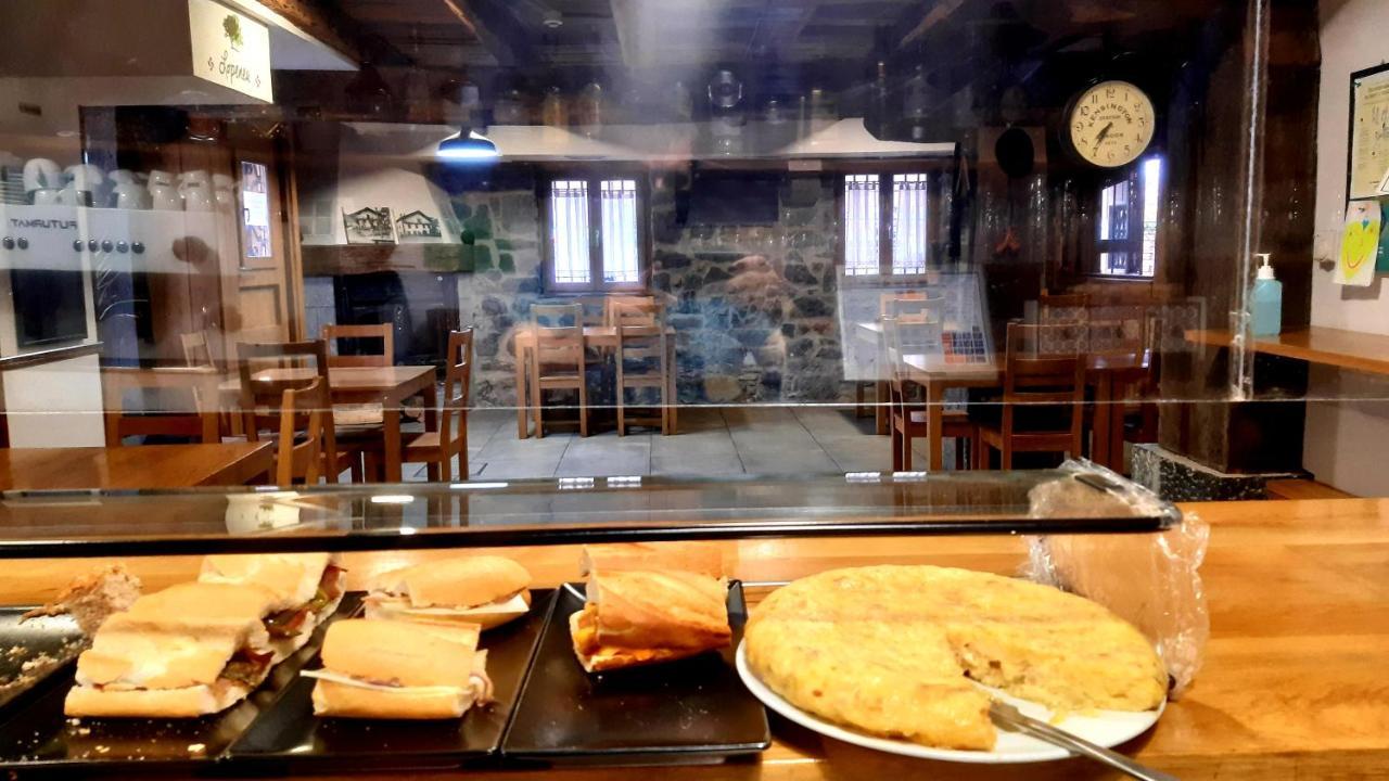 Hostal-Cicloturismo Lopenea Лейца Екстериор снимка