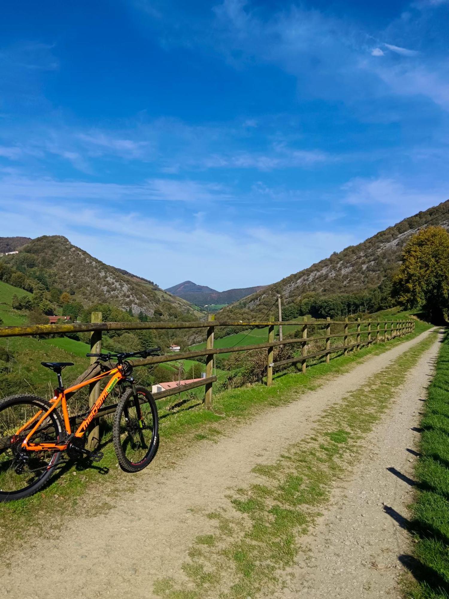 Hostal-Cicloturismo Lopenea Лейца Екстериор снимка