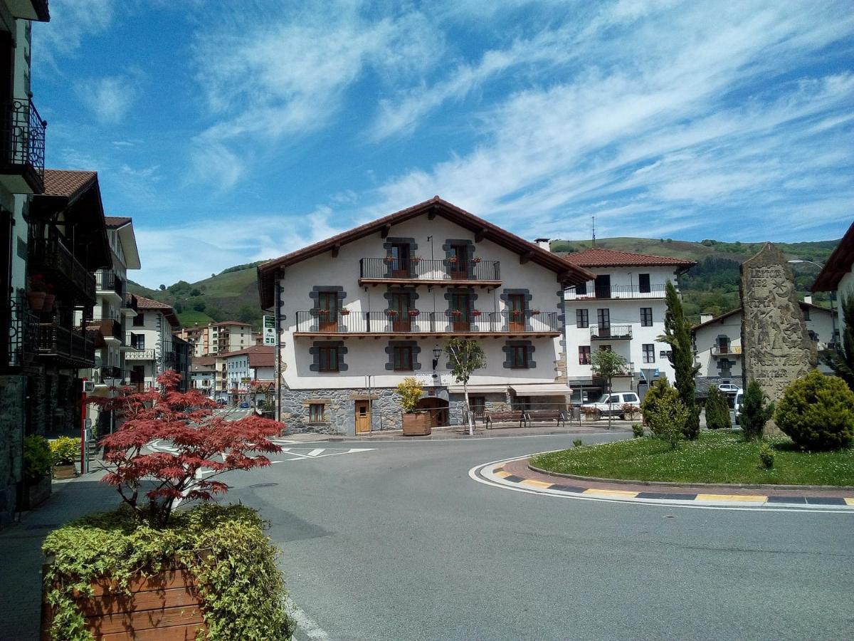 Hostal-Cicloturismo Lopenea Лейца Екстериор снимка